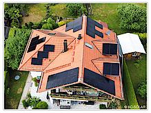 Villa mit Solarmodulen 2025